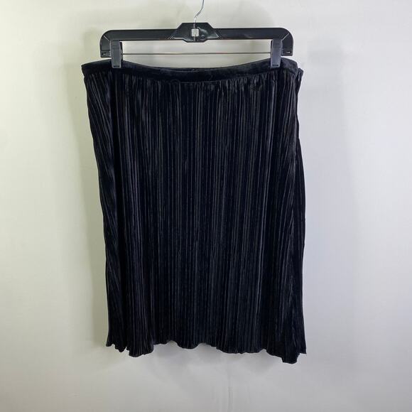 NEW Sanctuary black velvet pleated skirt - Picture 2 of 7
